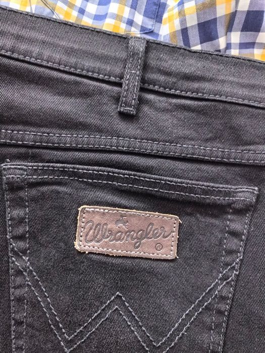 Dżinsy męskie czarne marki Wrangler rozmiar W42 L 32