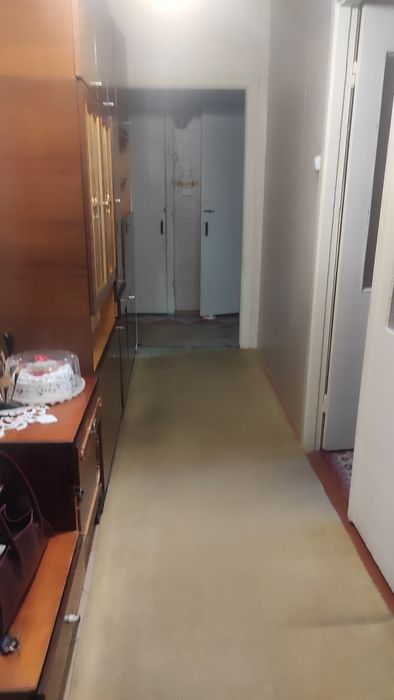 Продам квартиру 3 кмн частично с мебелью. Крытый рынок.