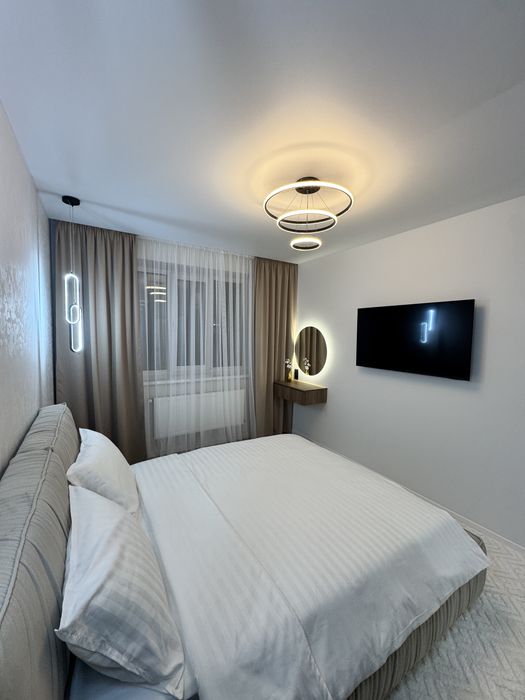 Центр .Продаж 2 кім квартири з великою кухнею та єврорем ,2 гардеробні