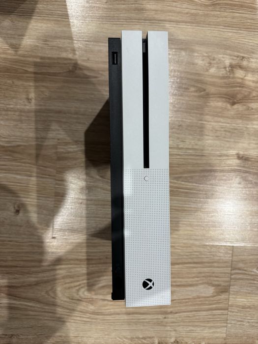 Xbox One S 1 Tb + Kinect + gry