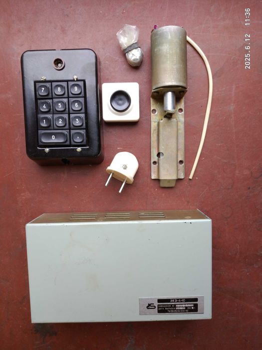 Кодовый замок дверной электрический