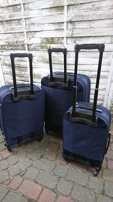 Walizka podróżna srednia  1 szt ultra lekkia nowe