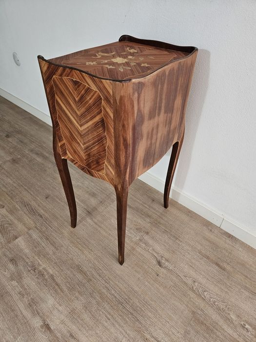 Mesinha apoio ou cabeceira