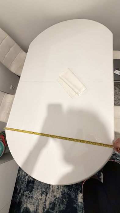 Mesa de jantar oval branca