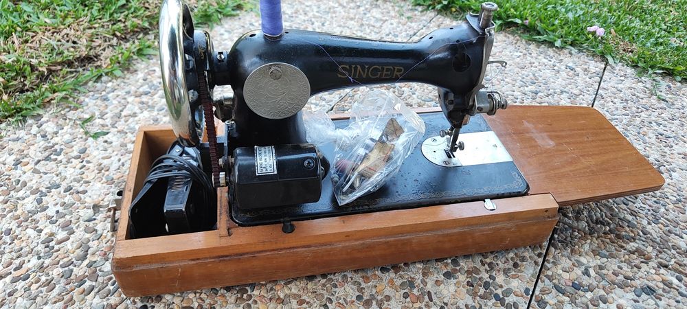 Maquina costura Singer eletrica