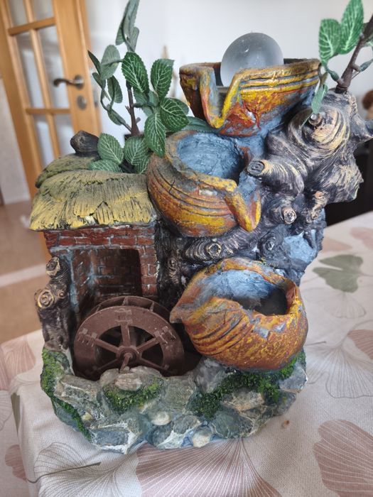 Fonte decorativa elétrica com água