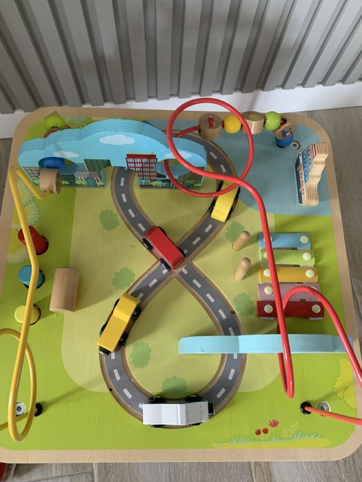 Деревянний розвиваючий стіл