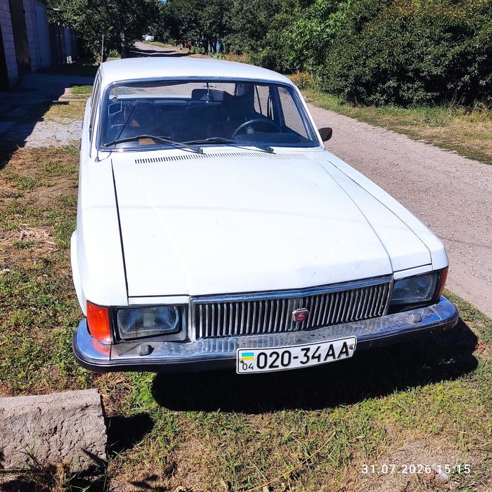 Газ 3102 Волга білого коліру