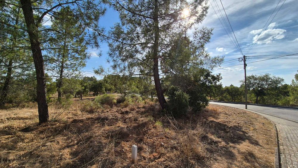 Lote de Terreno Urbano com 657m2 para construção em Vale de Mestre,