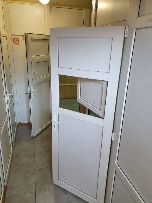 Продам от хозяина подвал фасад 3 станции Люстдорфской дороги.