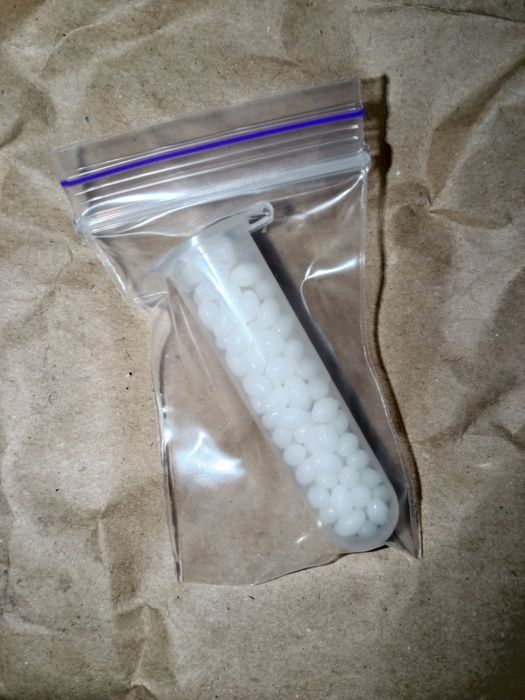 Гранули для тимчасового ремонту зубів, маскування відсутності зуба.