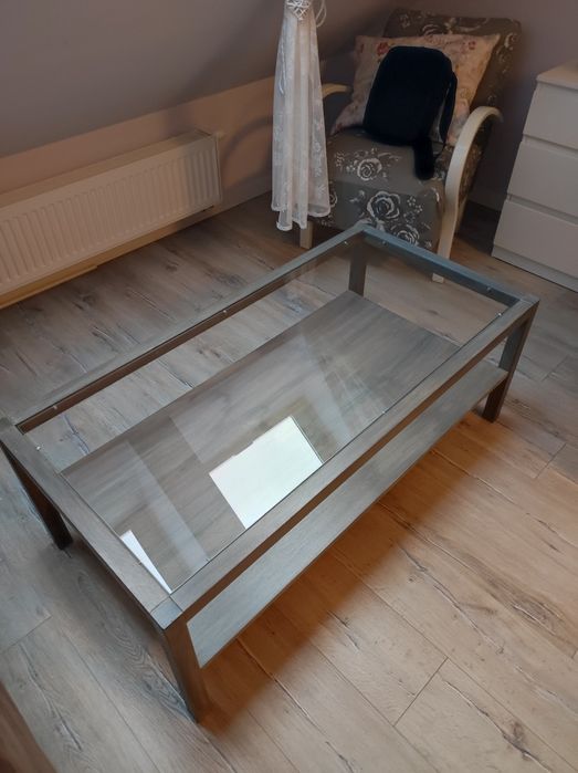 Stolik drewniany Ikea z szybą