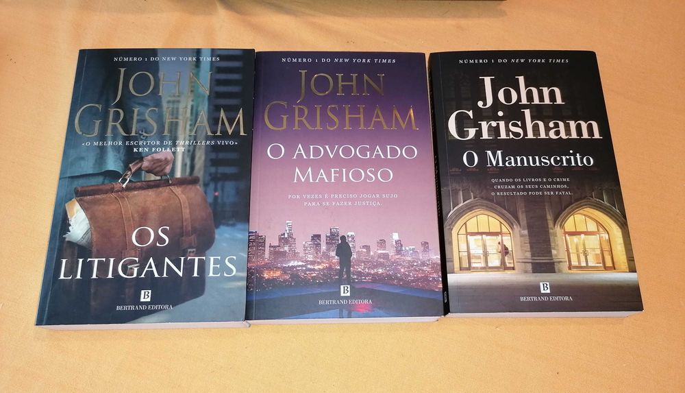 Livros de John Grisham, como novos e sem danos.