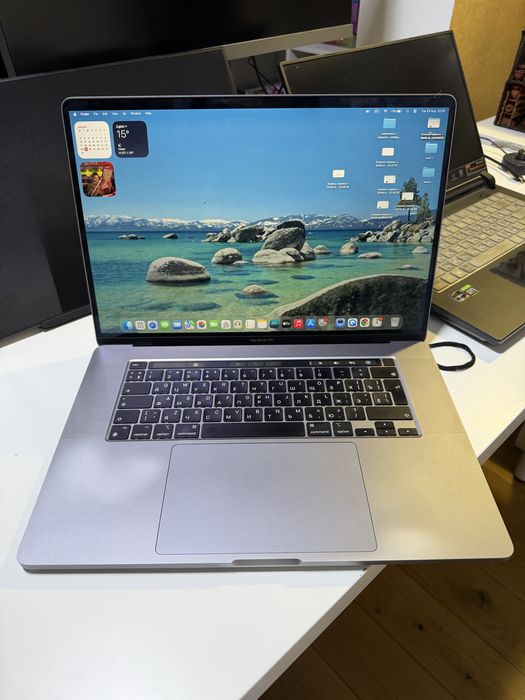 Book Pro 16” 2019 / Intel Core i7 / 16 GB RAM / 512 GB SSD