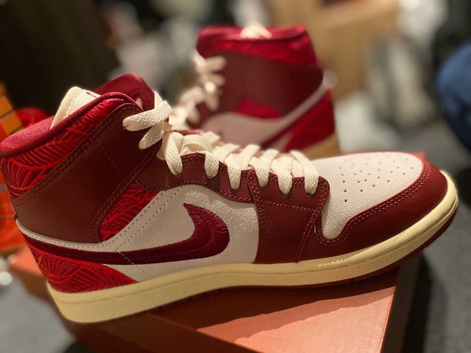Nike WMNS Air Jordan 1 MID SE Red 41
