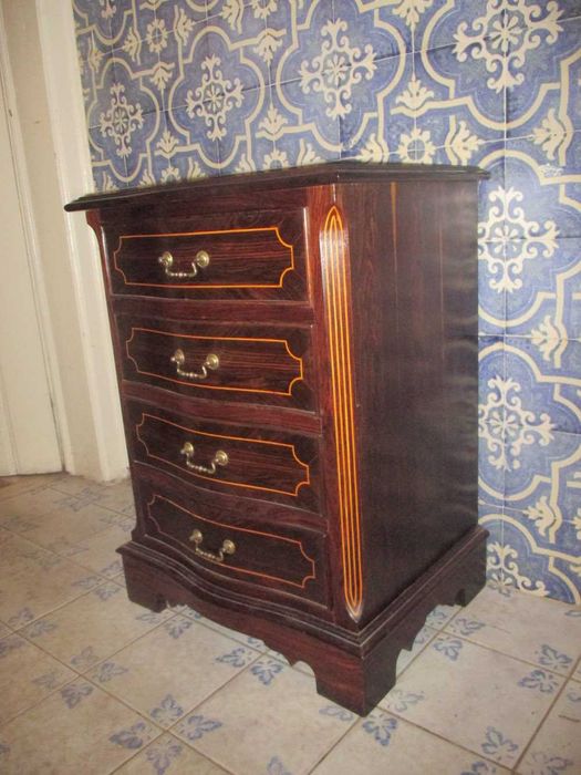 Camiseiros em raiz de nogueira e com embutidos