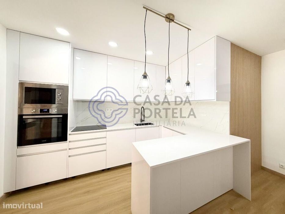 Refurbished T3 Apartment in the Center of São João da Madeira