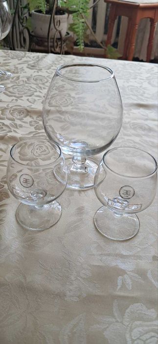 Рюмки, бокалы, стопки (цветное стекло, хрусталь)