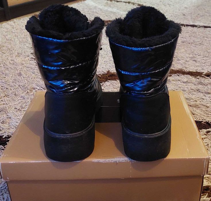 Женские зимние ботинки дутики