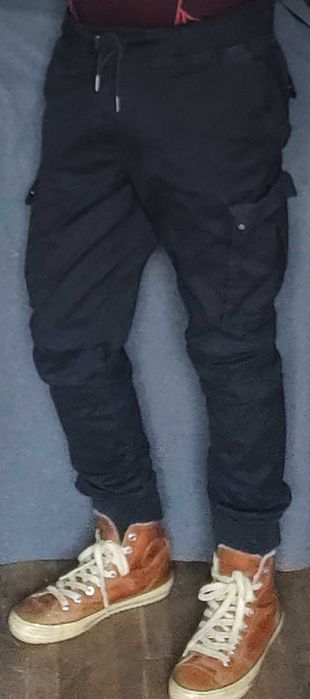 Джоггеры карго H&M поліція