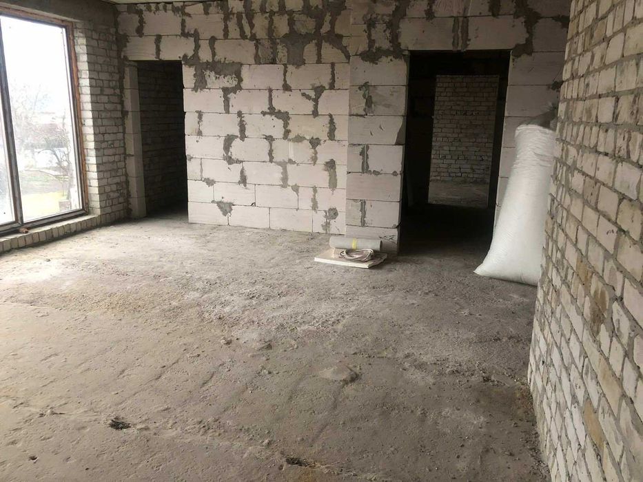 Будинок 500м2.Всі комунікаїї підключено. 200м до метро Осокорки