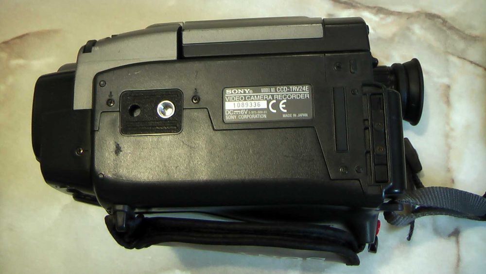 Відеокамера Sony CCD-TRV24E