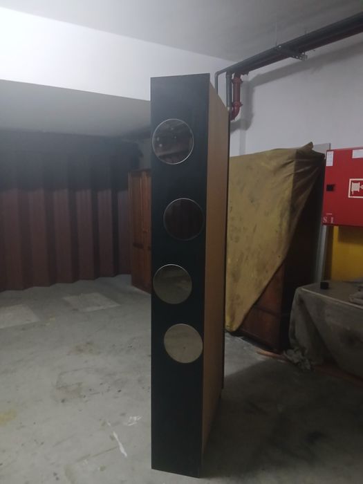 Estante preta alta Ikea