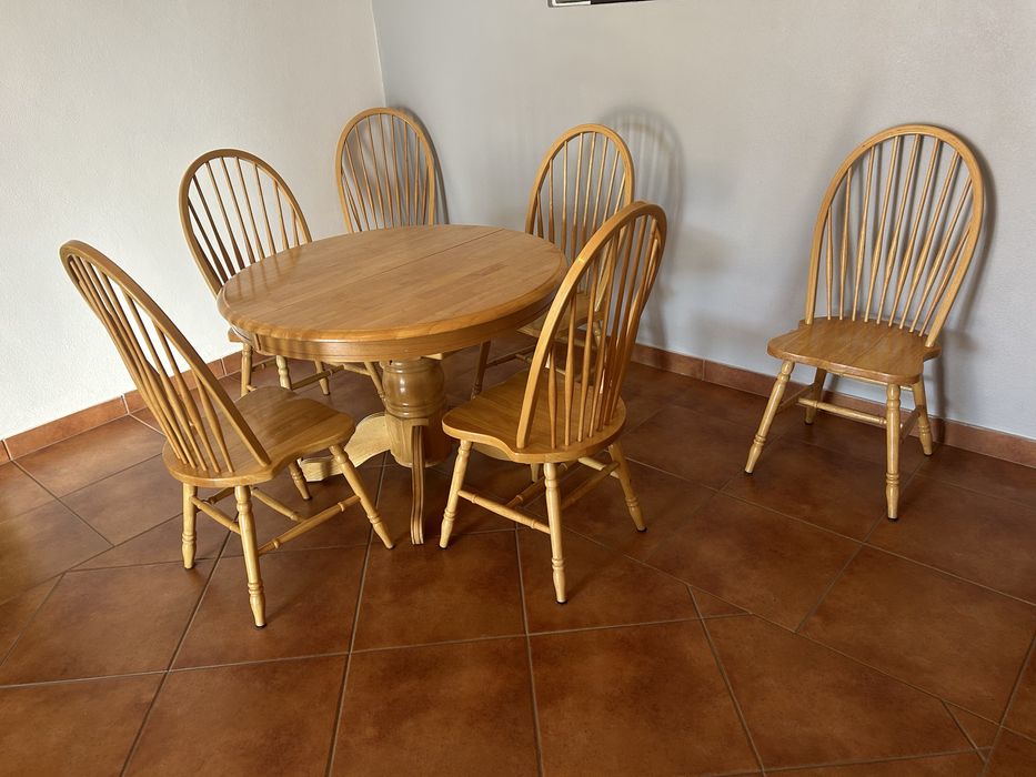 Mesa de refeição extensivel de 4 a 6 lugares
