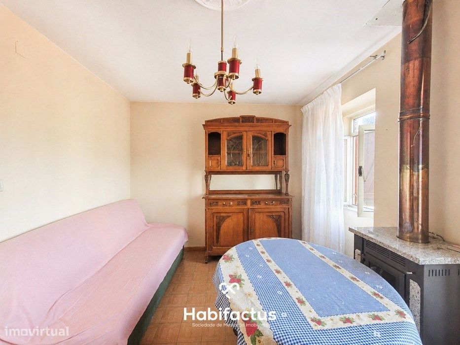 Moradia T3 para Remodelar em Bodiosa com Terreno