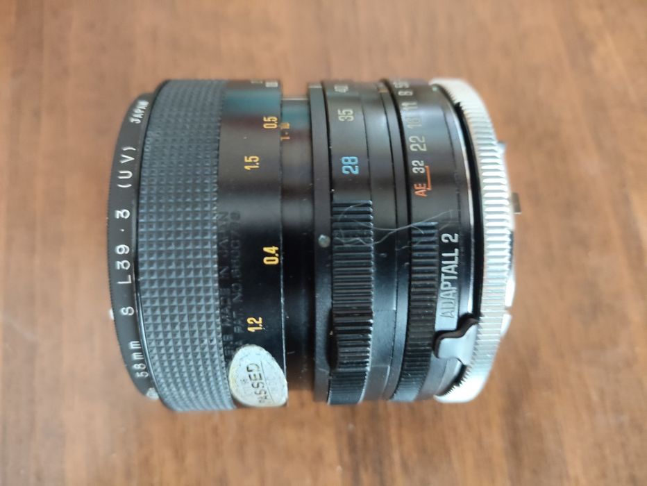 Об'єктив Tamron Adaptall 2, є варіантом 28-85 мм f/3.5-4.5.