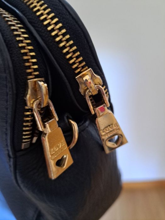 Carteira preta Love mochino em pele