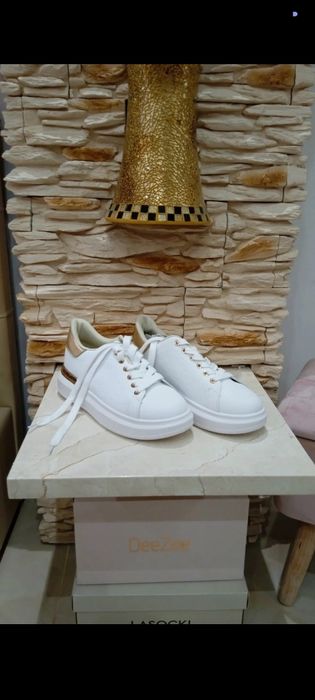 Sportowe adidasy białe