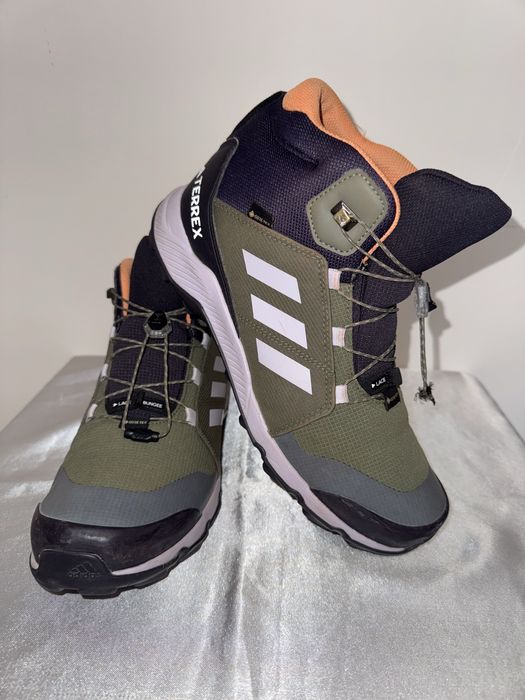 Кросівки Adidas Terrex mid Gore-Tex, розмір 40.