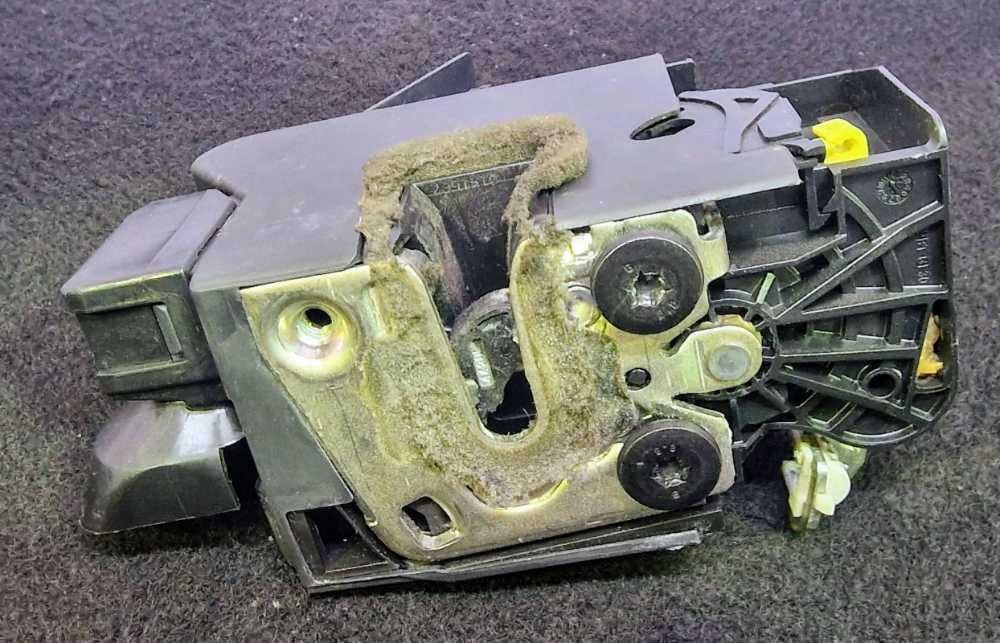 Fechadura / Fecho Porta Frente Direito 805035308RA - DACIA SANDERO