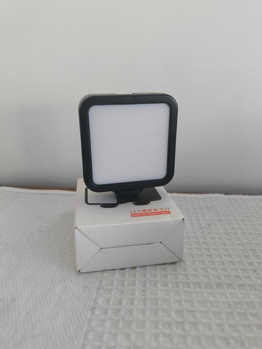 Luz LED Portátil RGB para Vídeo e Fotografia (Como Nova / Com Caixa)