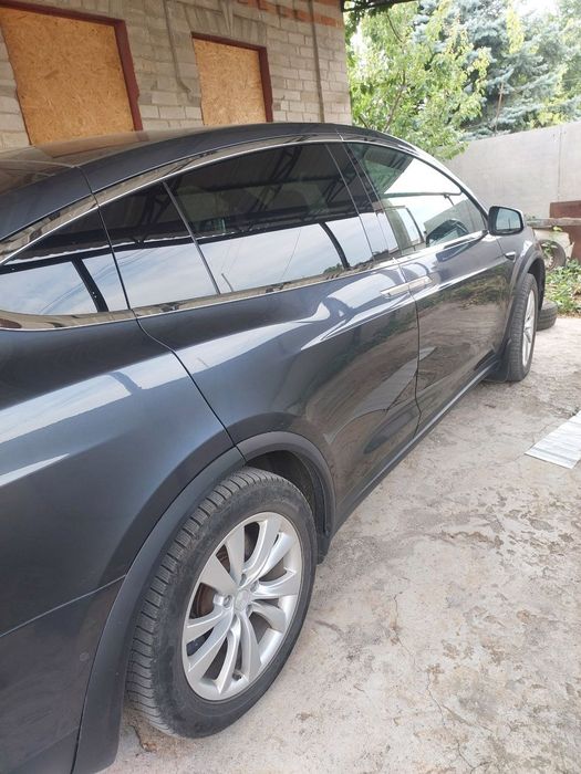 Tesla model X 75D
