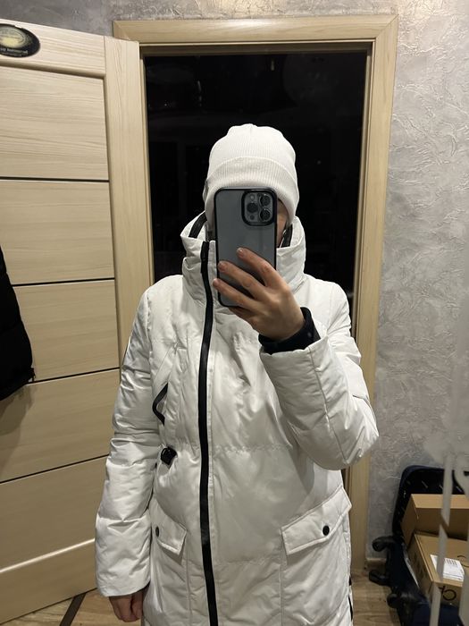 Продам зимову подовжену куртку в гарному стані