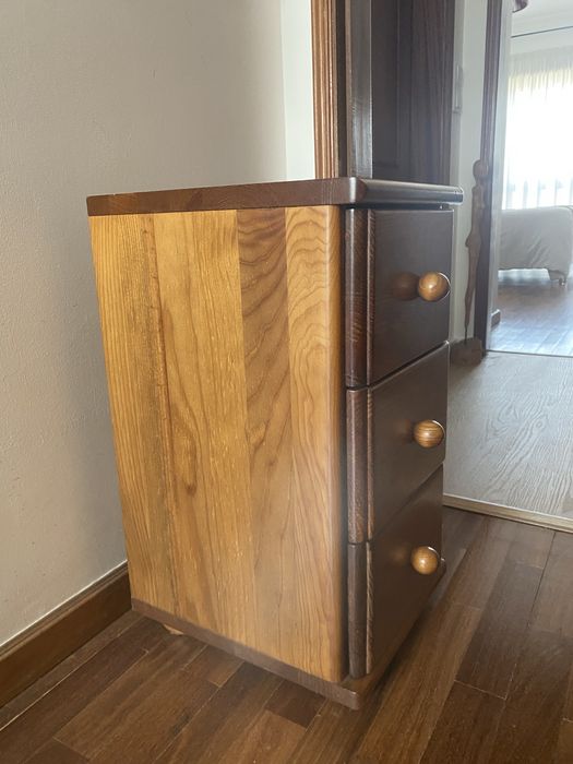 Mesa de cabeceira /  Mesa  de apoio