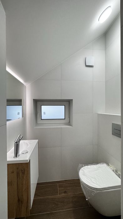 Продаж двоповерхового будинку з сучасним проектом ремонтом та меблями