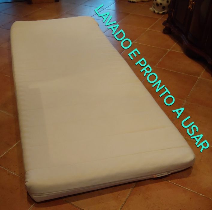 2 COLCHÃO ESPONJA 25€ CADA UM,DE SOLTEIRO E FORRA LAVÁVEL. Casa Quarto Visitas Campismo Viagens.