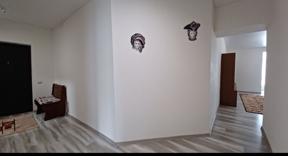 Здається 2х км в центральній частині!!!