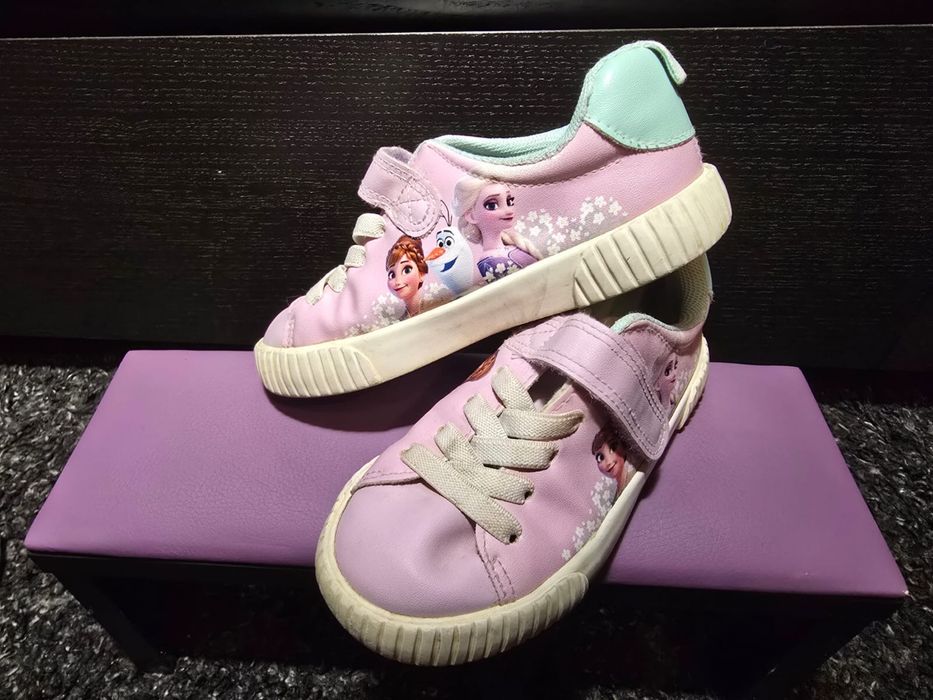 Віддам речі на дівчинку