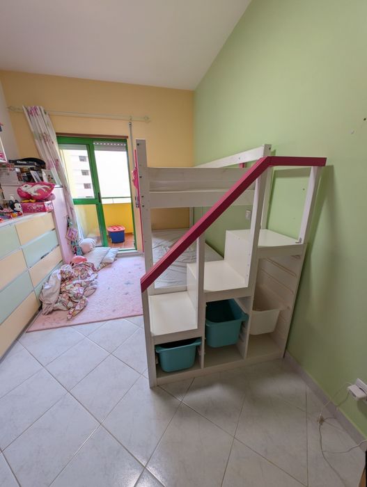 Beliche + móvel de arrumação e escada