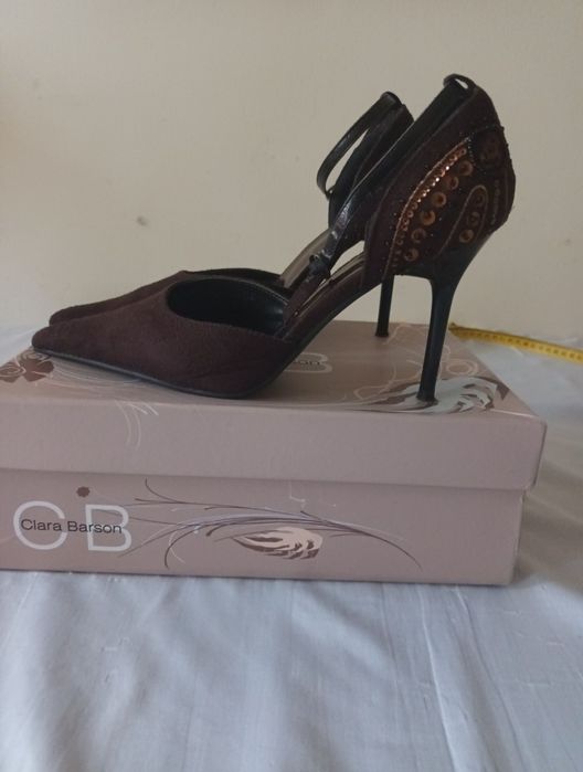 Szpilki brązowe zamszowe