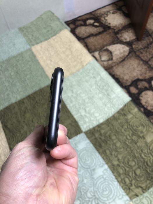 Продам айфон 11/64