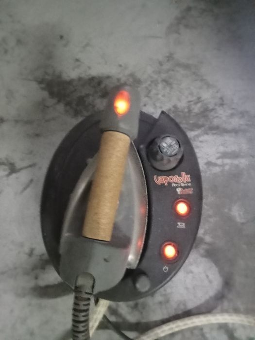 Ferro de engomar com caldeira64861401210883121