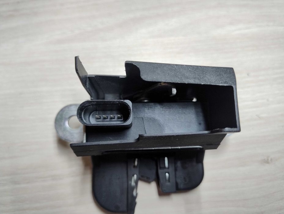 Замок кришки багажника, ляди Seat, VW Passat, Golf,Touran, 1TO827505F