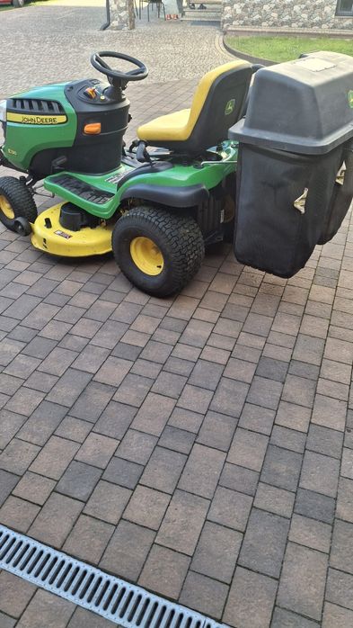 Kosiarka traktorek do koszenia John Deere E130