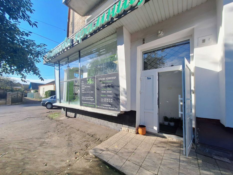 Продається 53,6 кв.м., 1 пов., фасад, окремий вхід