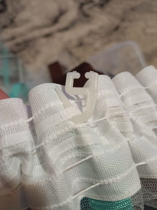 На кухню нова гарна гардіна .